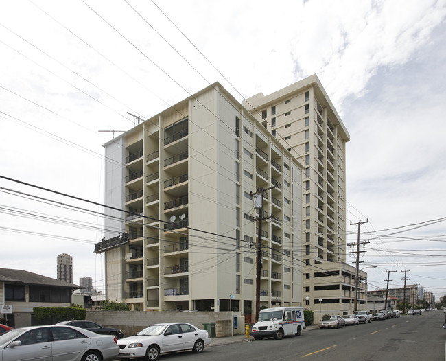 H&M Apartments in Honolulu, HI - Building Photo - Building Photo