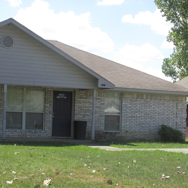 2660-2662 40th St SE in Paris, TX - Building Photo - Building Photo