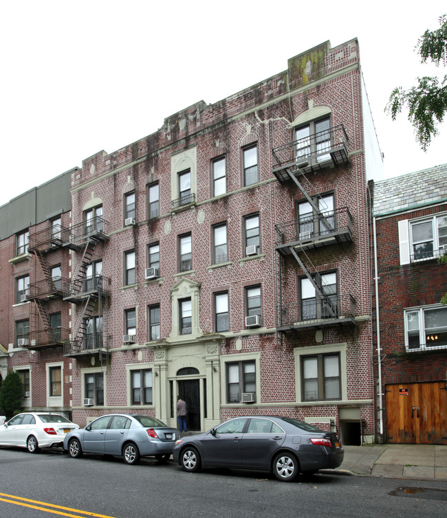 Montague Court in Brooklyn, NY - Building Photo - Building Photo