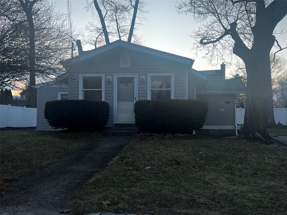 152 Rose Dr in Ronkonkoma, NY - Building Photo