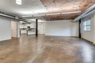 4330 N Central Expy in Dallas, TX - Building Photo
