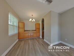 715 Grand Canyon Dr in Valrico, FL - Building Photo - Building Photo