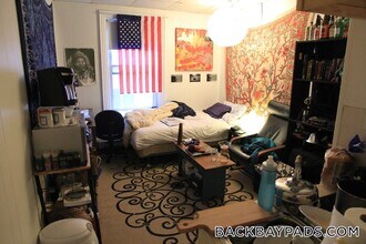 272 Newbury St, Unit 12 in Boston, MA - Foto de edificio - Building Photo