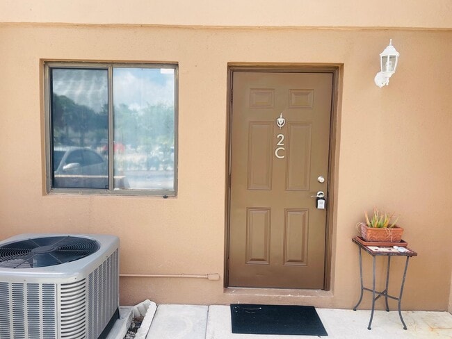 139 Sparrow Dr in Royal Palm Beach, FL - Foto de edificio - Building Photo