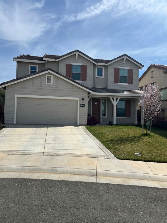 664 Morning Glory Cir in Ione, CA - Foto de edificio