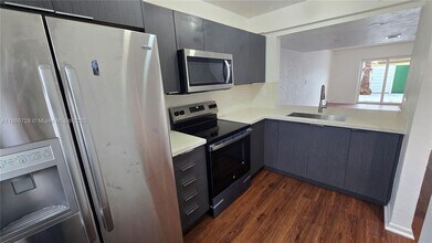 8060 SW 152nd Ave in Miami, FL - Building Photo - Building Photo
