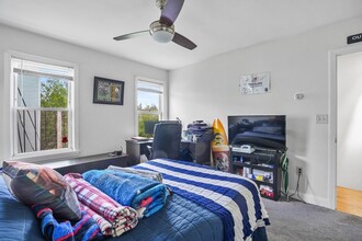 140 D St, Unit 2 in Boston, MA - Building Photo - Building Photo