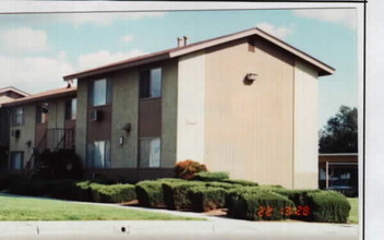 Escondido Gardens Apartments in Escondido, CA - Building Photo - Building Photo