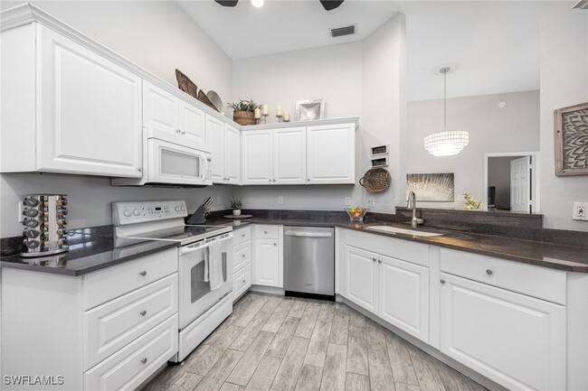 property at 2550 Citrus Lake Dr