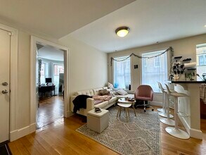 836 Huntington Ave, Unit 1 in Boston, MA - Foto de edificio - Building Photo