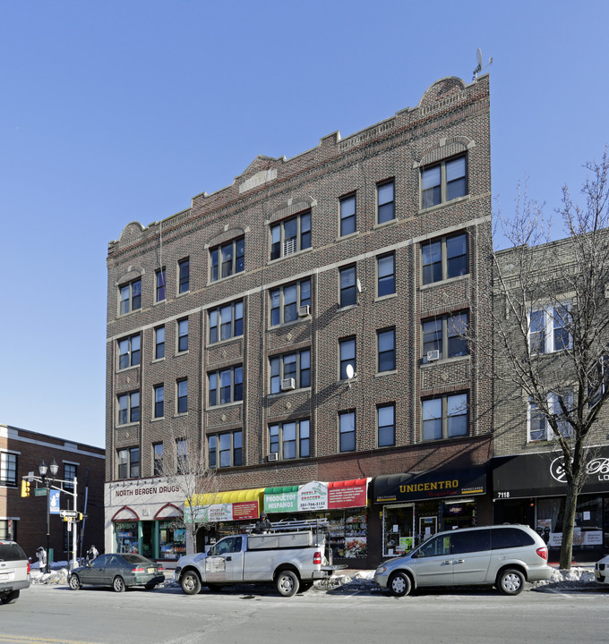 7120-7126 Bergenline Ave in North Bergen, NJ - Building Photo