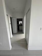 1091 E 17th St, Unit 402 in Hialeah, FL - Foto de edificio - Building Photo