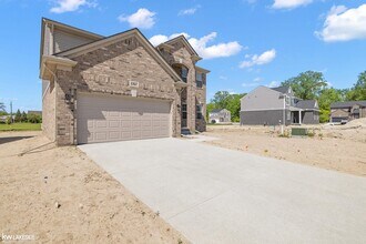 23827 Shadow Woods Dr in Macomb, MI - Building Photo - Building Photo