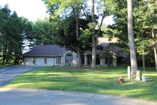 168 Holzknecht Ct in Plainfield, IN - Building Photo