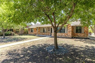 2635 Beechmont Dr in Dallas, TX - Foto de edificio - Building Photo