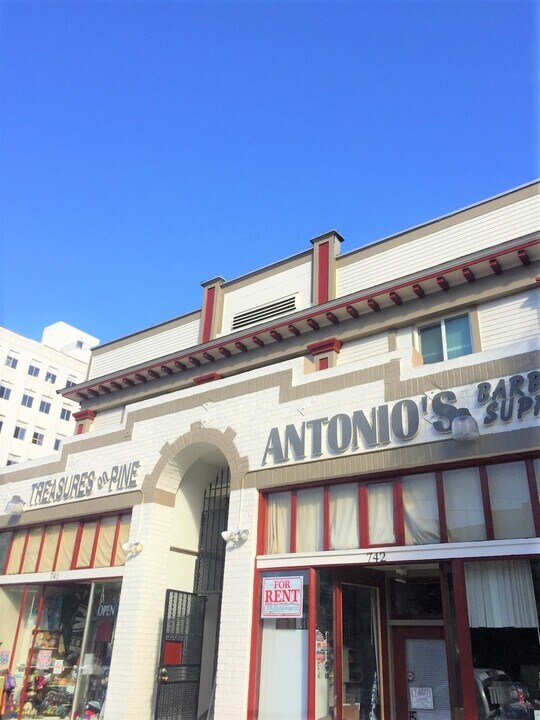 744 Pine Ave in Long Beach, CA - Building Photo