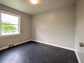 7470 Sharon Dr in St. Louis, MO - Building Photo - Building Photo