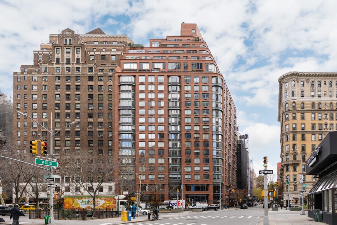 The Coronado in New York, NY - Foto de edificio