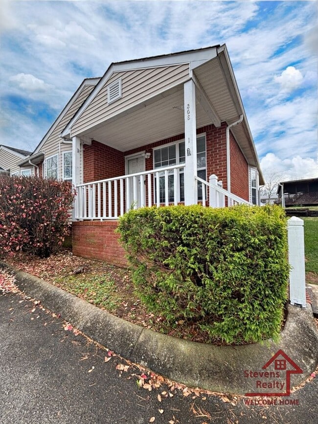 property at 306 Oriole Dr