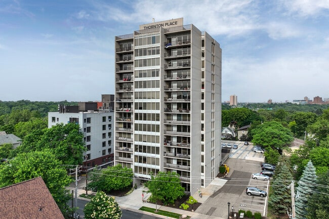 Thornton Place Apartments in Minneapolis, MN - Foto de edificio - Building Photo