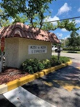 259 S Cypress Rd in Pompano Beach, FL - Building Photo - Building Photo