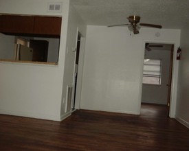 Eastlawn Apartments in Houston, TX - Building Photo - Building Photo