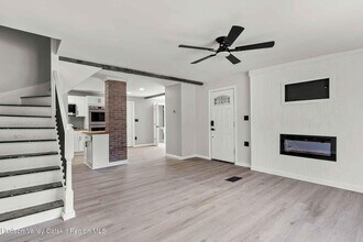 2961 Cottage Pl in Hudson, NY - Building Photo - Building Photo