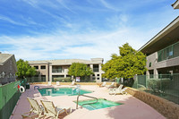 Sunrise Palms Senior Apartments in Las Vegas, NV - Foto de edificio - Building Photo