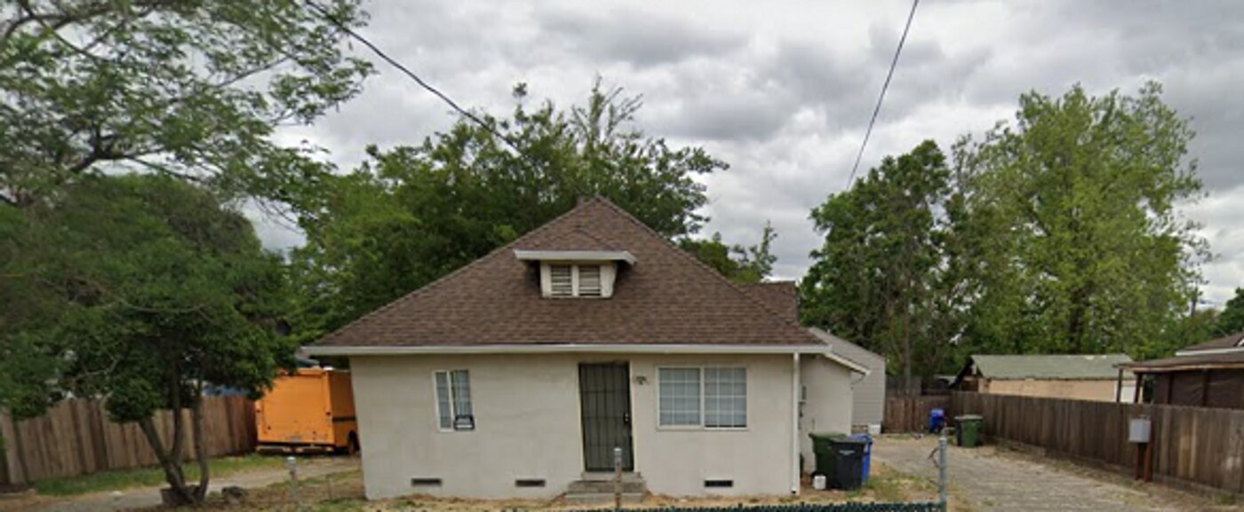731 Vermont Ave in Turlock, CA - Building Photo