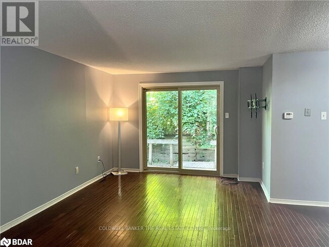 42 Shadowood Rd in Barrie, ON - Building Photo - Building Photo