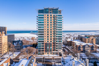 1522 On the Lake in Milwaukee, WI - Foto de edificio - Building Photo