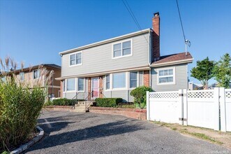 2674 Lee Pl in Bellmore, NY - Building Photo - Building Photo