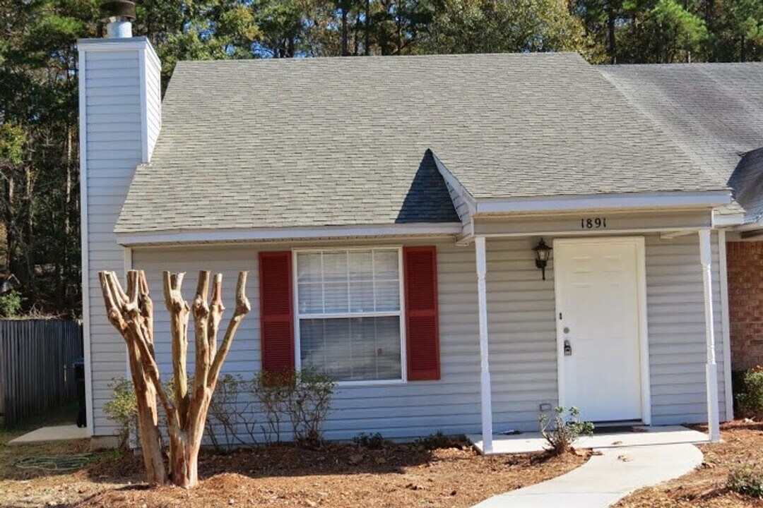 1891 Gina Dr in Tallahassee, FL - Foto de edificio