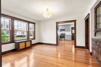35 Rossmere St in Newton, MA - Building Photo - Building Photo