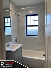 371 Hazel Ave, Unit 5 in Glencoe, IL - Building Photo - Building Photo