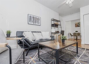 738 DeMun in Clayton, MO - Building Photo - Building Photo