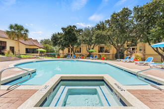 Resort at Jefferson Ridge in Irving, TX - Building Photo - Building Photo