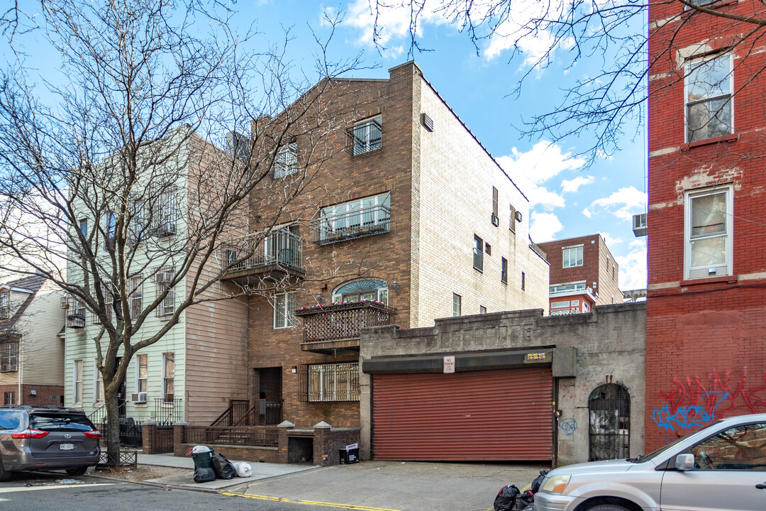 146 Lynch St in Brooklyn, NY - Building Photo