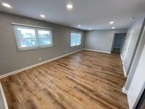 210 W 6th St in Royal Oak, MI - Building Photo - Building Photo
