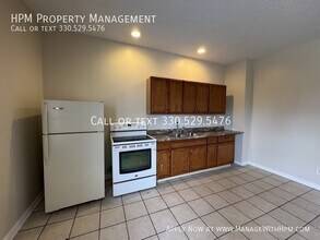 2722 Lincoln Way E in Massillon, OH - Building Photo - Building Photo