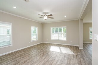 9330 Crestview Dr in Houston, TX - Building Photo - Building Photo