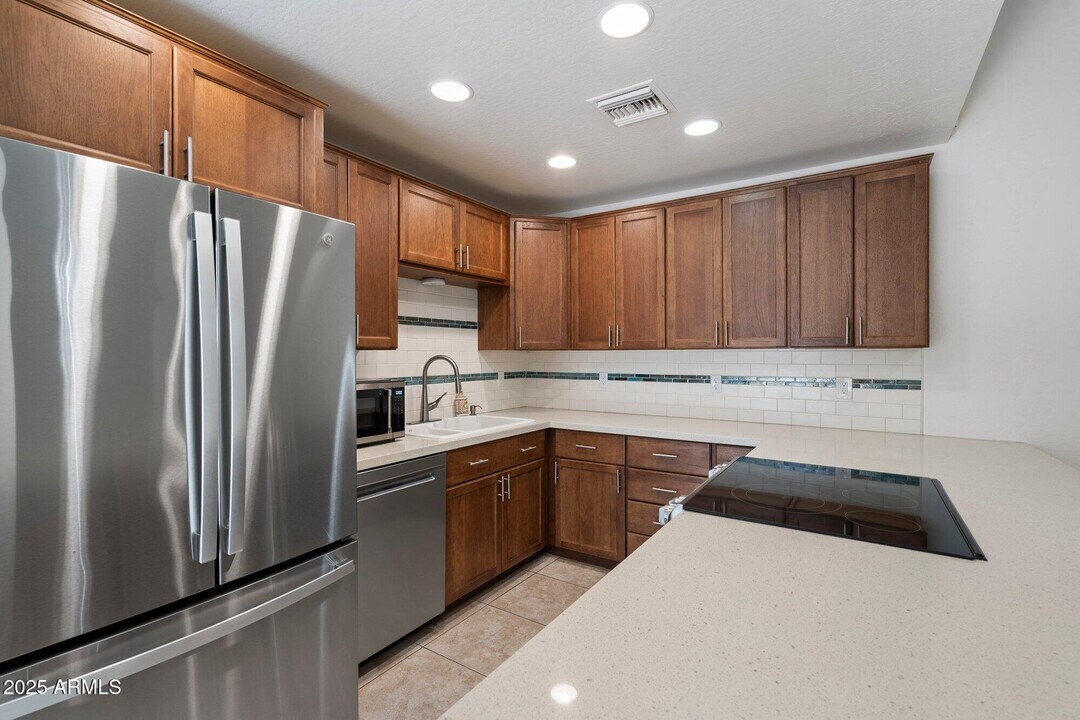 3158 E Clarendon Ave in Phoenix, AZ - Building Photo