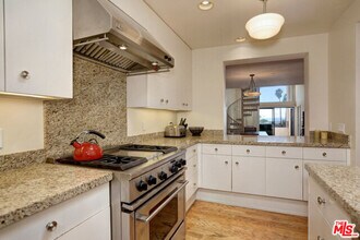 311 Ocean Ave-Unit -305 in Santa Monica, CA - Foto de edificio - Building Photo