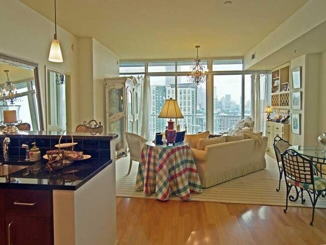 950 W Peachtree St NW in Atlanta, GA - Building Photo - Building Photo