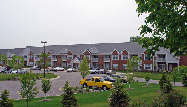 Myers Commons Apartments Senior 62+ in Darien, IL - Foto de edificio - Building Photo