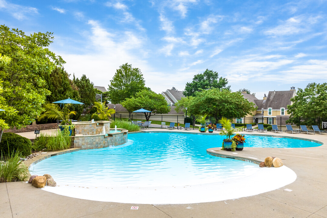 Hunters Pointe in Overland Park, KS - Foto de edificio