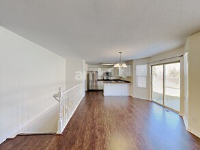 3372 W 1050 N in Layton, UT - Foto de edificio - Building Photo