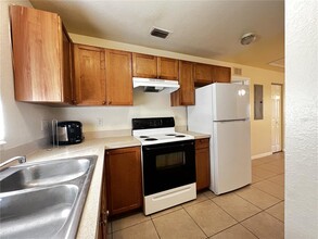 976 22nd Ave S in St. Petersburg, FL - Building Photo - Building Photo