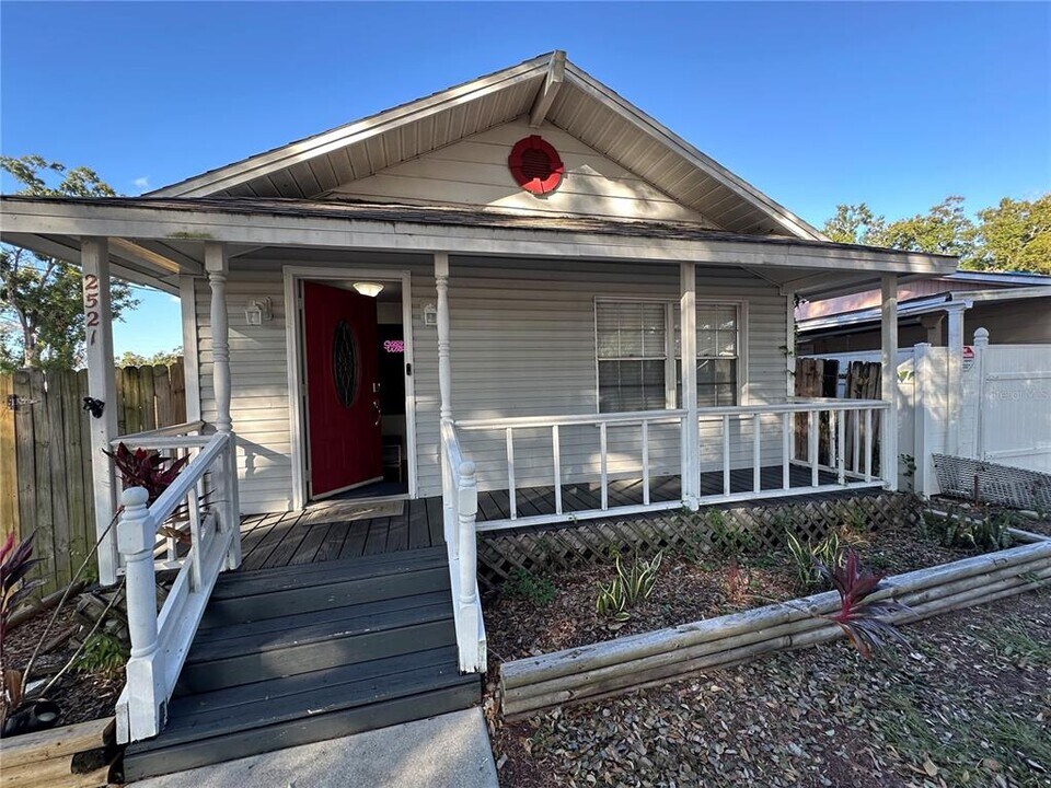 2521 Lorraine St in Tampa, FL - Building Photo