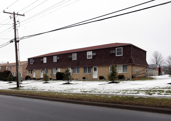 1268 N Chapel St in Louisville, OH - Building Photo - Building Photo